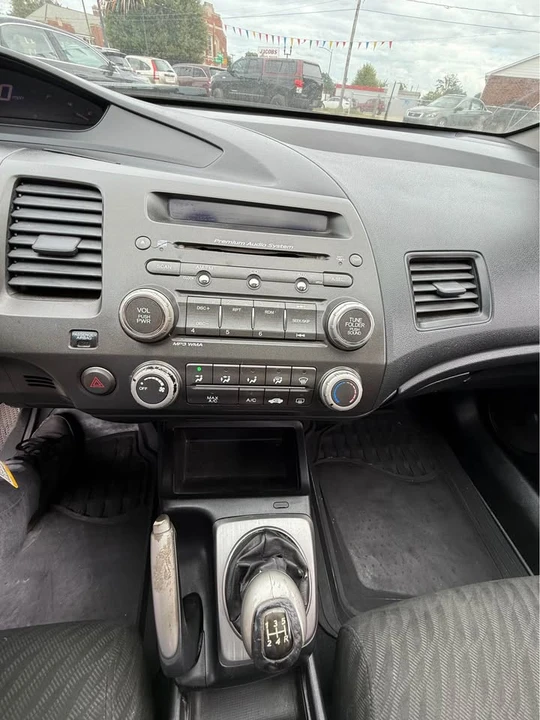 2010 Honda Civic 8th Gen - Image 17 of 20