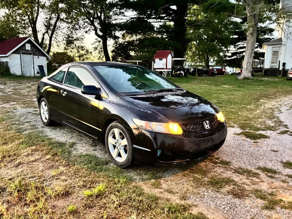 2010 Honda Civic 8th Gen - Image 2 of 10