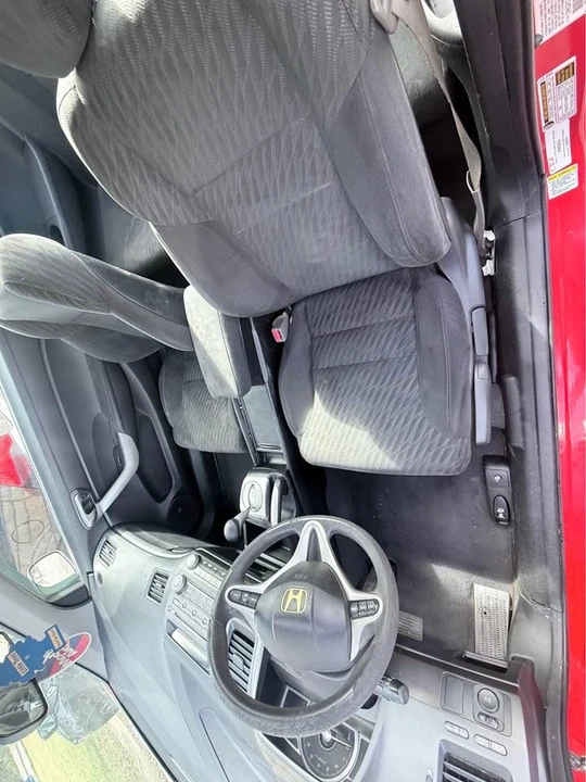 2010 Honda Civic 8th Gen - Image 2 of 9