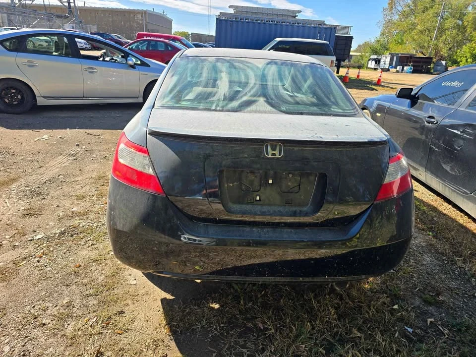 2010 Honda Civic 8th Gen - Image 2 of 8