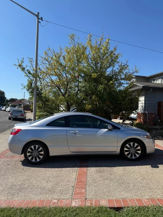 2010 Honda Civic 8th Gen - Image 2 of 13