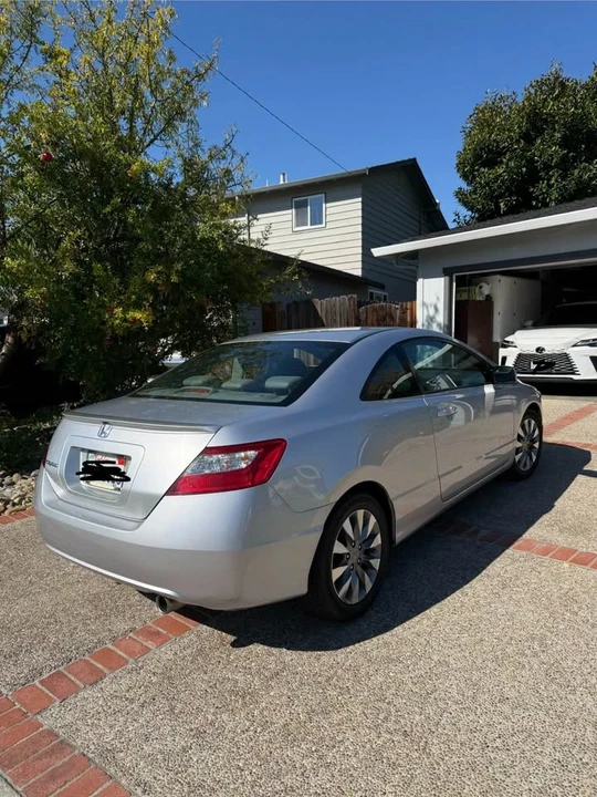 2010 Honda Civic 8th Gen - Image 3 of 13