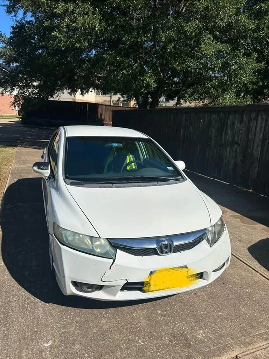 2010 Honda Civic 8th Gen - Image 3 of 4