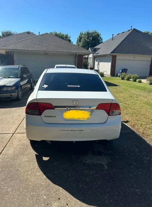2010 Honda Civic 8th Gen - Image 2 of 4
