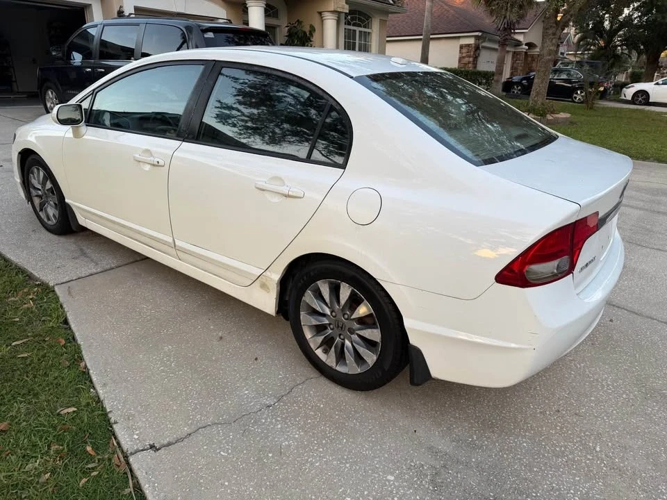 2010 Honda Civic 8th Gen - Image 3 of 12