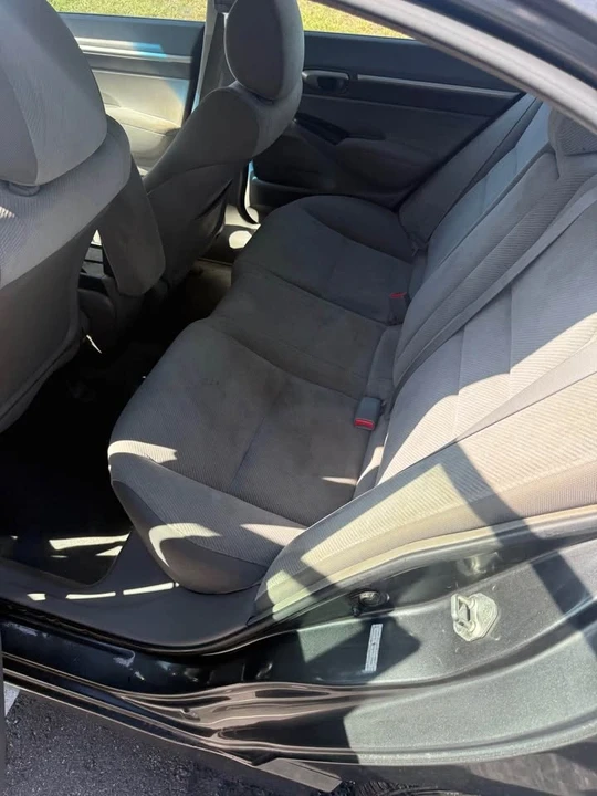 2010 Honda Civic 8th Gen - Image 3 of 4
