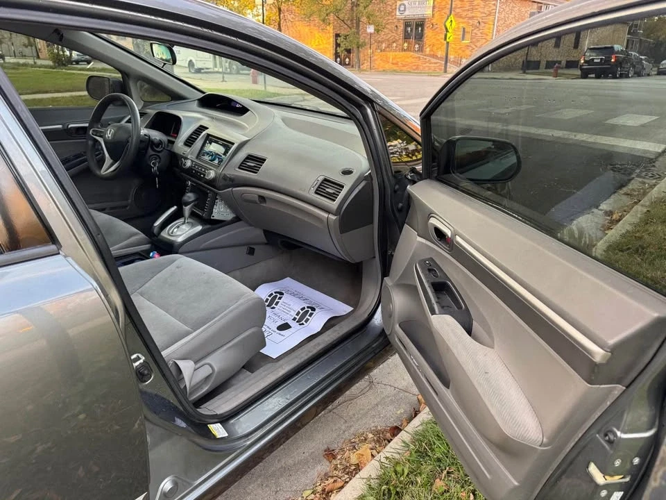 2010 Honda Civic 8th Gen - Image 12 of 18