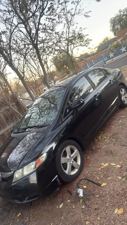 2010 Honda Civic 8th Gen - Image 2 of 20