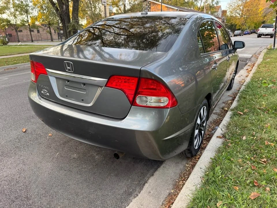 2010 Honda Civic 8th Gen - Image 7 of 18