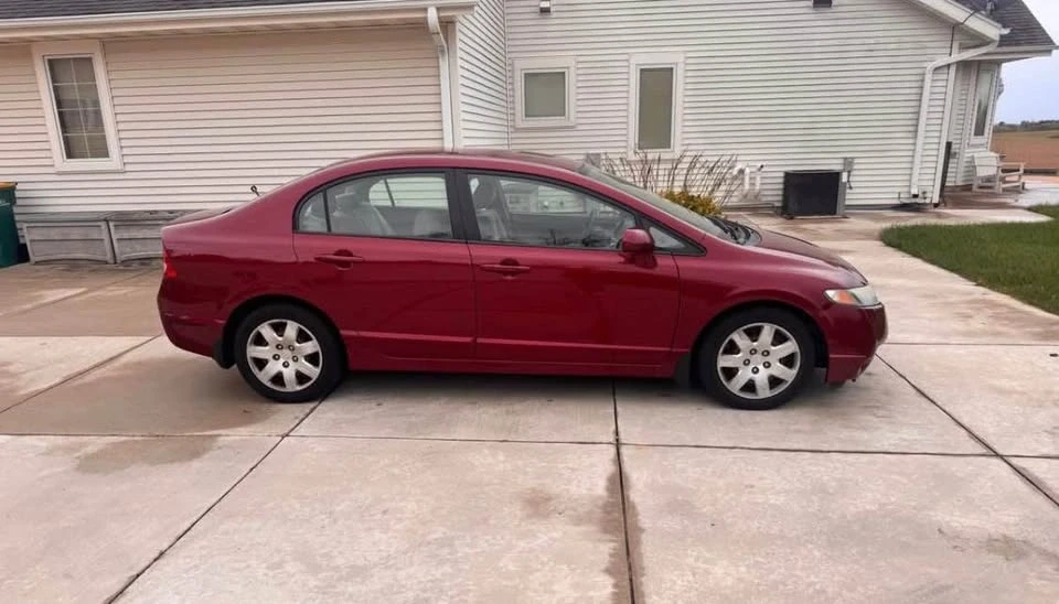 2010 Honda Civic 8th Gen - Image 2 of 7