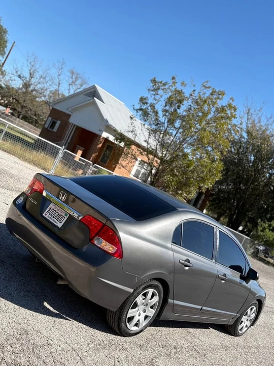 2010 Honda Civic 8th Gen - Image 3 of 11