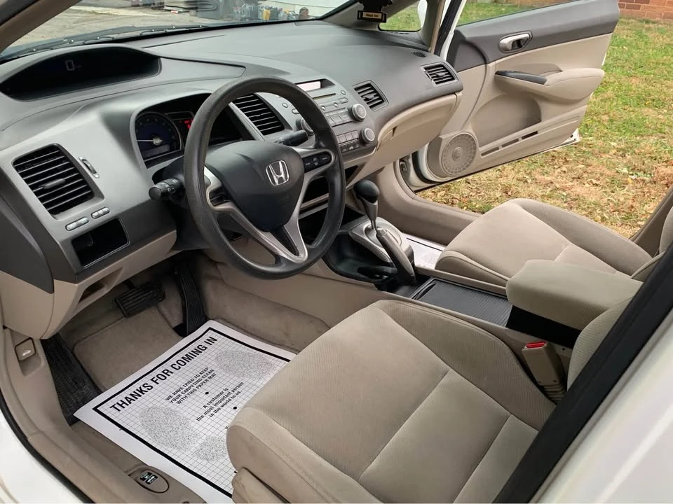 2010 Honda Civic 8th Gen - Image 7 of 13
