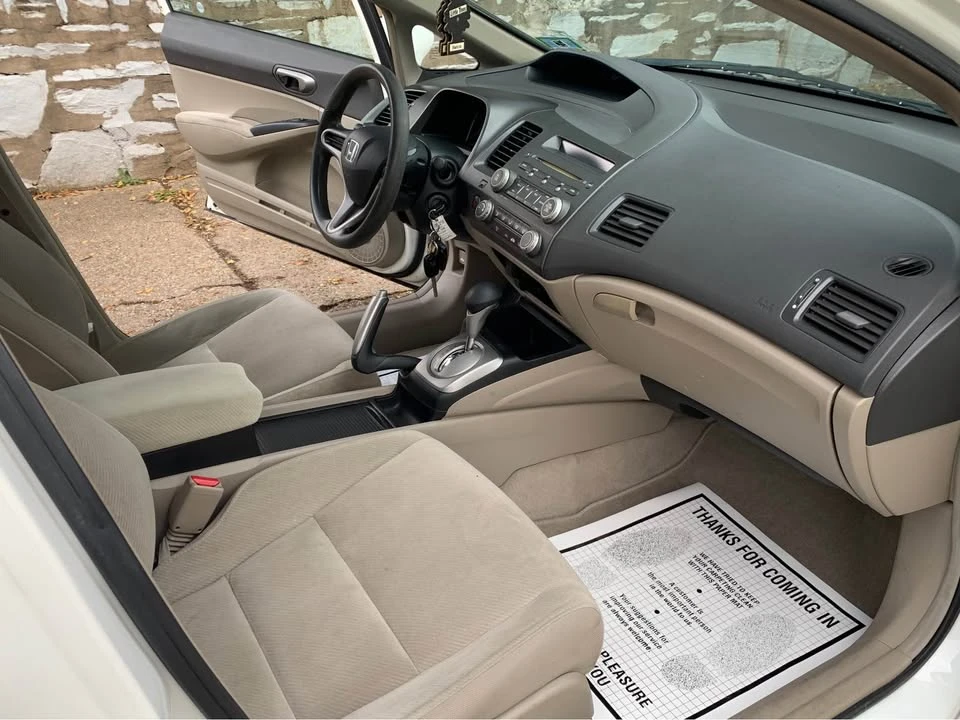 2010 Honda Civic 8th Gen - Image 8 of 13