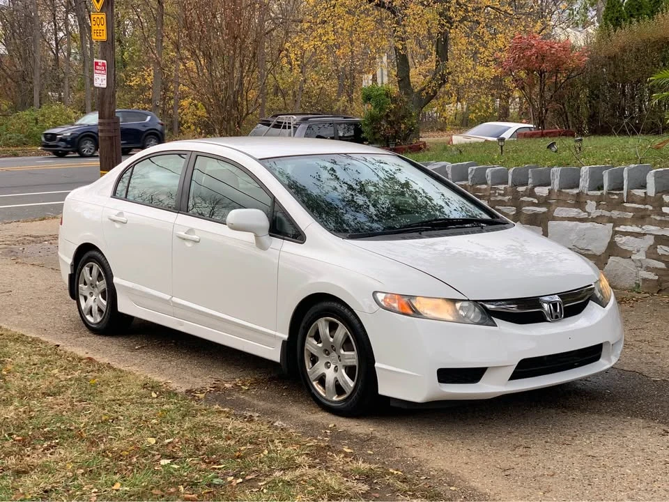 2010 Honda Civic 8th Gen - Image 3 of 13