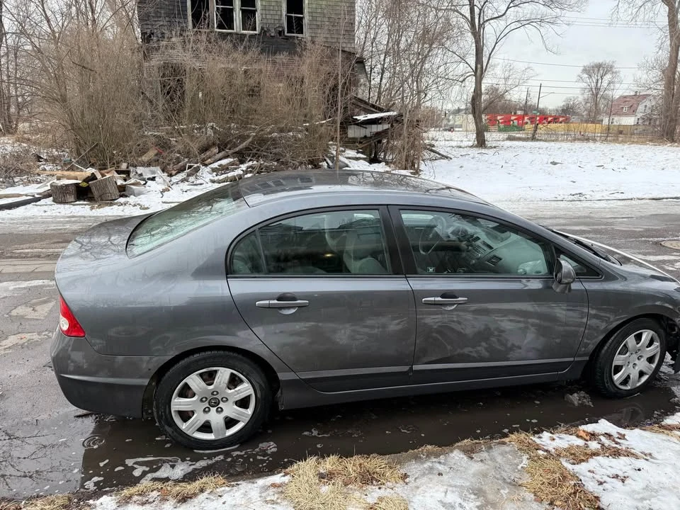 2010 Honda Civic 8th Gen - Image 7 of 9