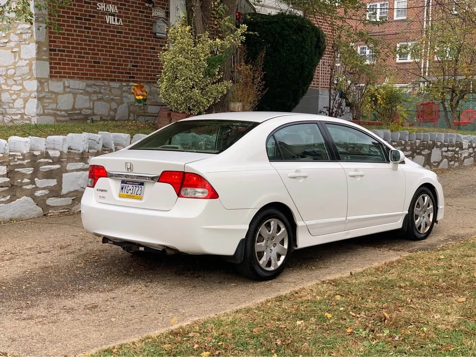 2010 Honda Civic 8th Gen - Image 4 of 13