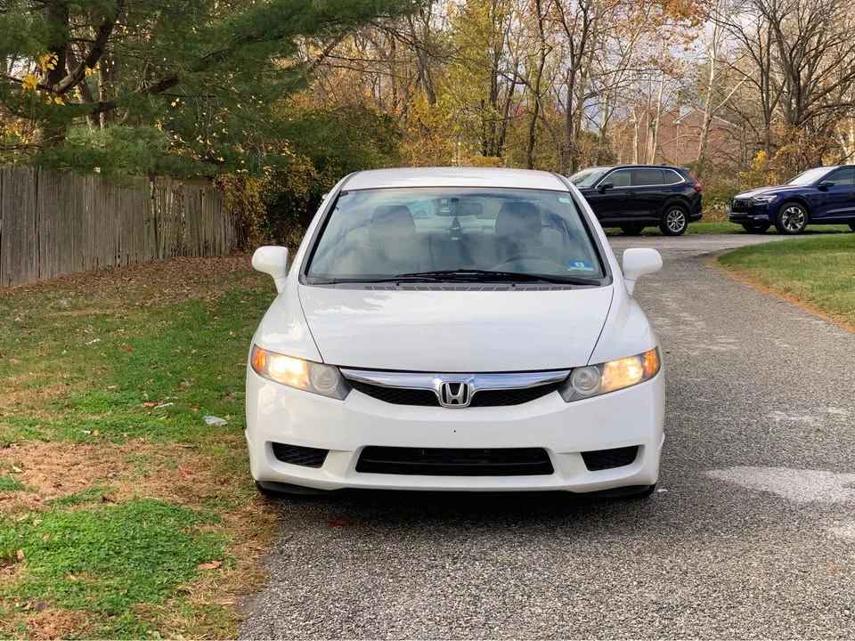 2010 Honda Civic 8th Gen - Image 2 of 13