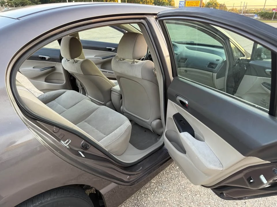 2010 Honda Civic 8th Gen - Image 11 of 16