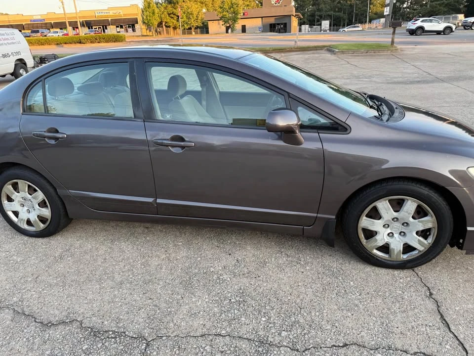 2010 Honda Civic 8th Gen - Image 2 of 16