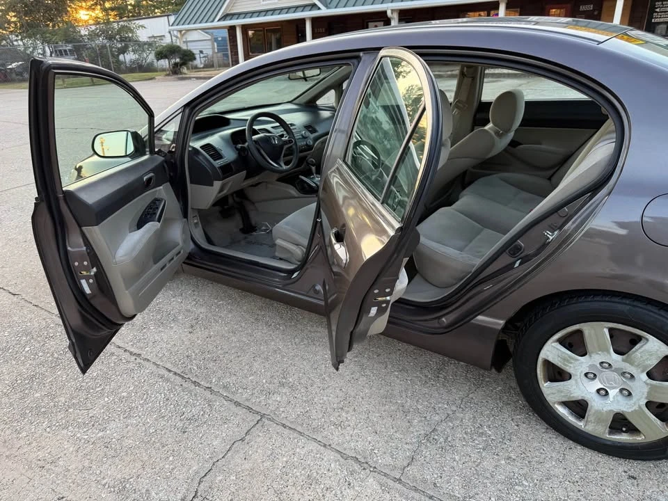 2010 Honda Civic 8th Gen - Image 10 of 16