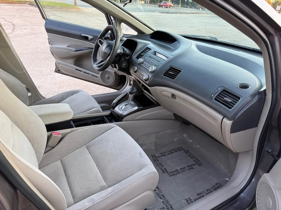2010 Honda Civic 8th Gen - Image 8 of 16