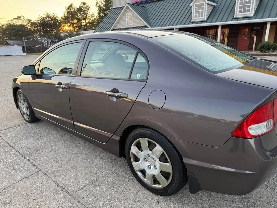 2010 Honda Civic 8th Gen - Image 3 of 16