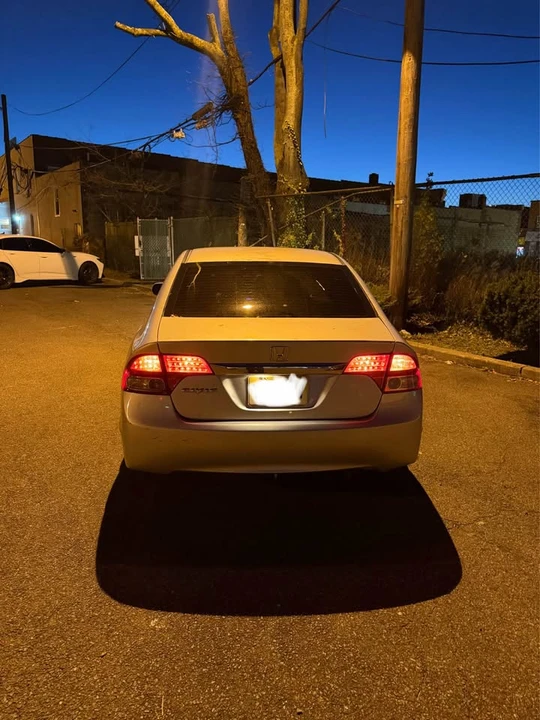 2010 Honda Civic 8th Gen - Image 3 of 6