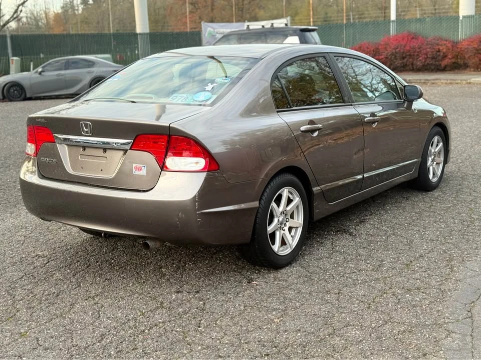 2010 Honda Civic 8th Gen - Image 4 of 8