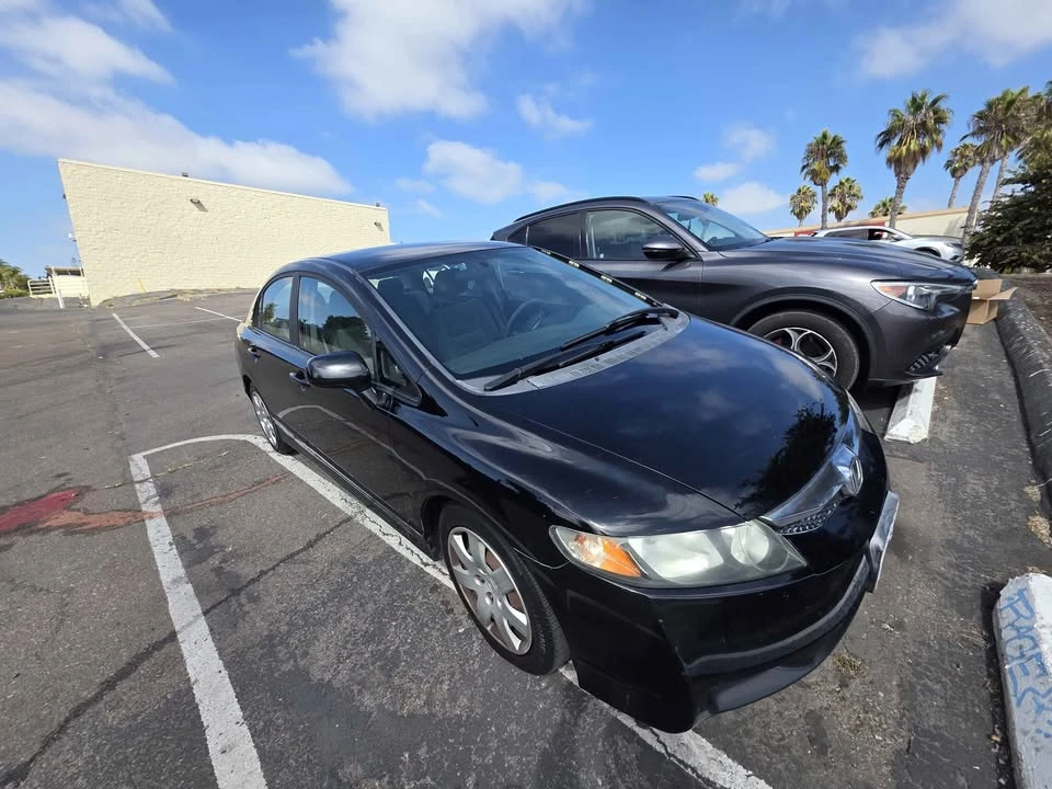 2010 Honda Civic 8th Gen - Image 2 of 9