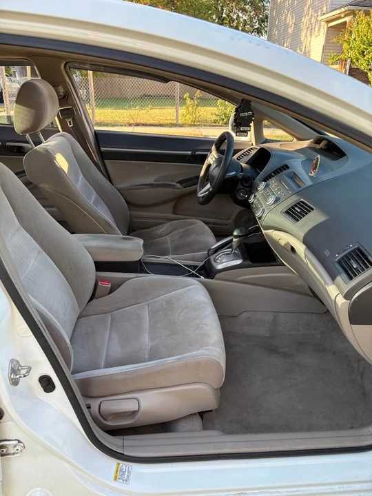 2010 Honda Civic 8th Gen - Image 12 of 17