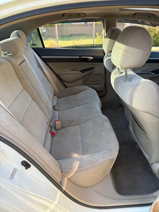 2010 Honda Civic 8th Gen - Image 11 of 17