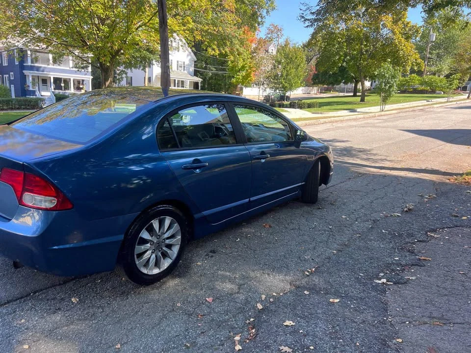 2010 Honda Civic 8th Gen - Image 5 of 11