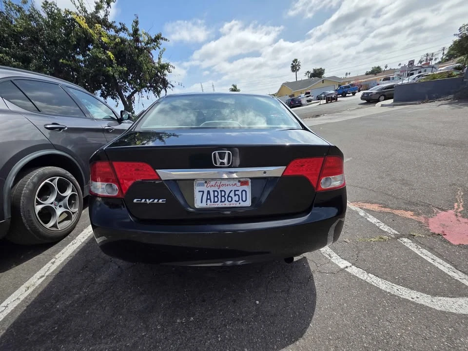 2010 Honda Civic 8th Gen - Image 8 of 9