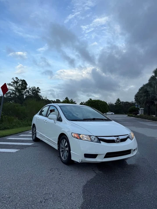 2010 Honda Civic 8th Gen - Image 3 of 9