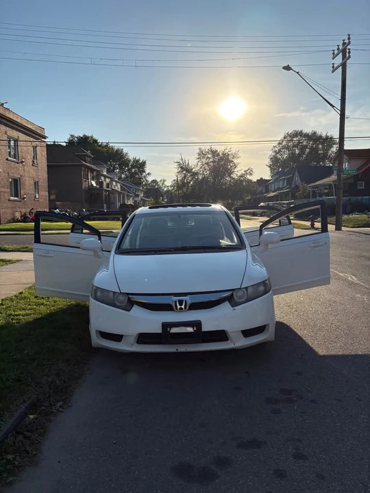 2010 Honda Civic 8th Gen - Image 5 of 17
