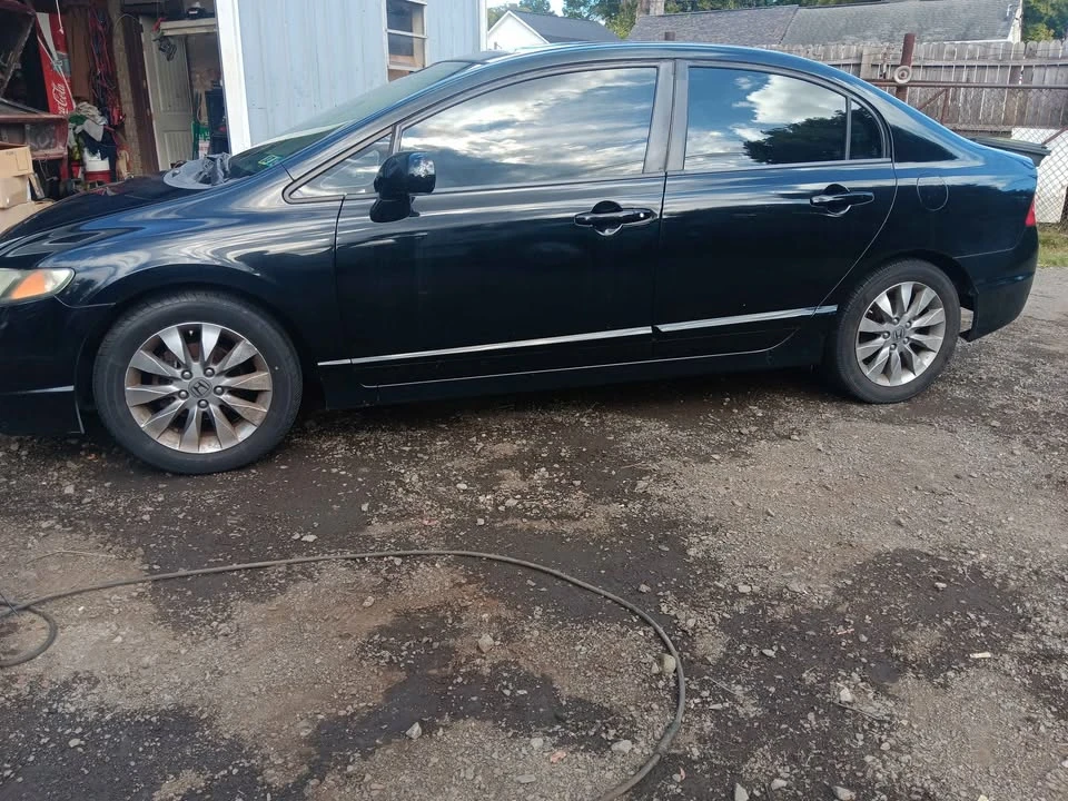 2010 Honda Civic 8th Gen - Image 2 of 6