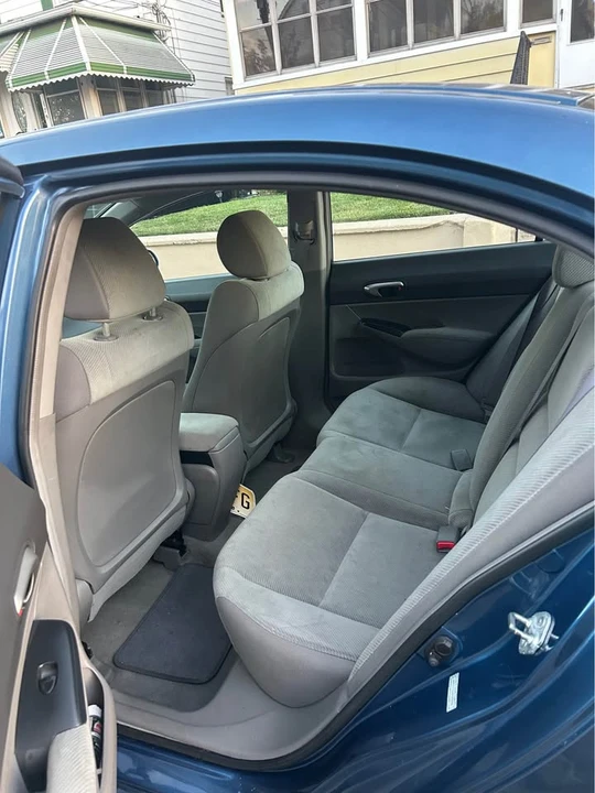 2010 Honda Civic 8th Gen - Image 3 of 8