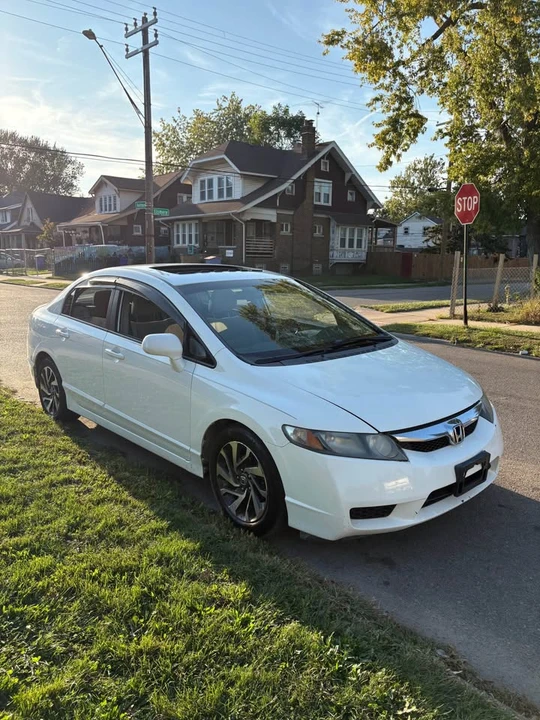 2010 Honda Civic 8th Gen - Image 2 of 17