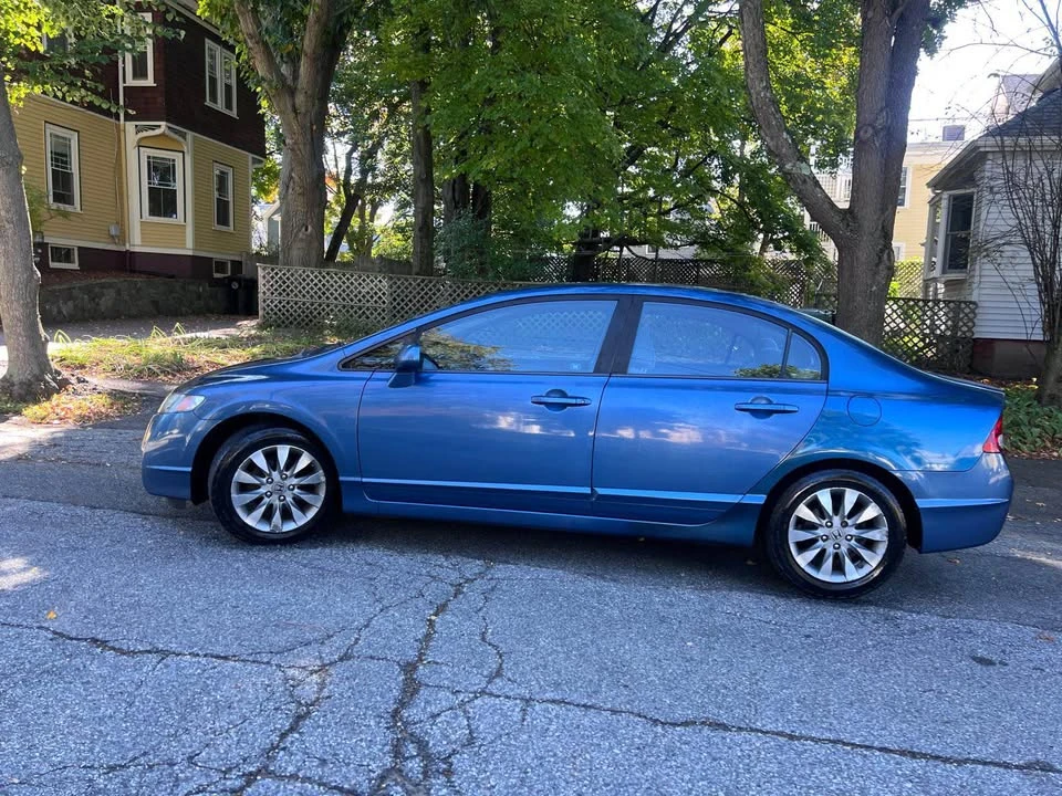 2010 Honda Civic 8th Gen - Image 4 of 11