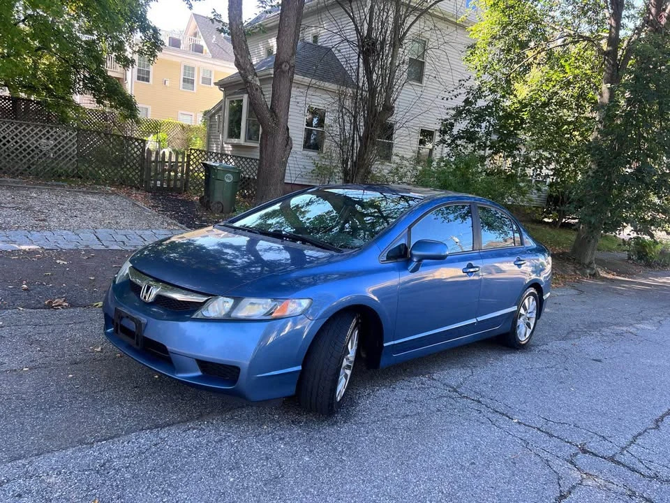 2010 Honda Civic 8th Gen - Image 3 of 11