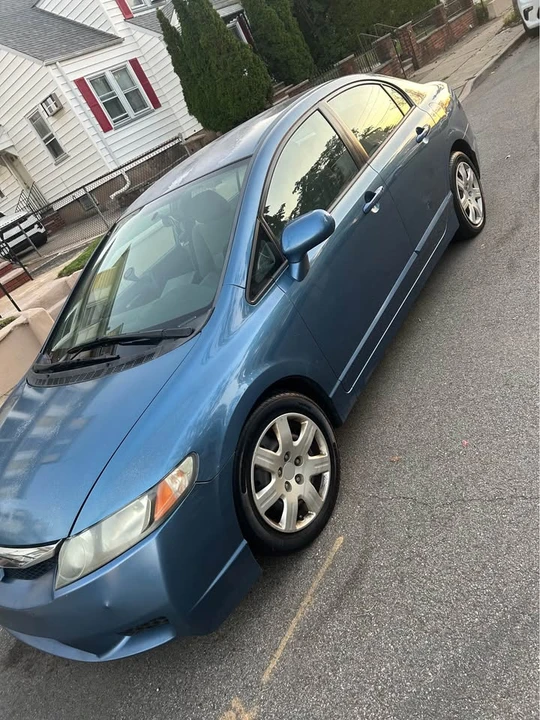 2010 Honda Civic 8th Gen - Image 2 of 8