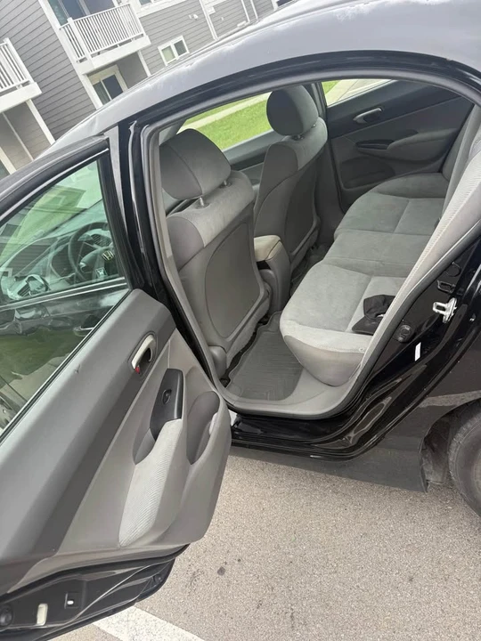 2010 Honda Civic 8th Gen - Image 8 of 10
