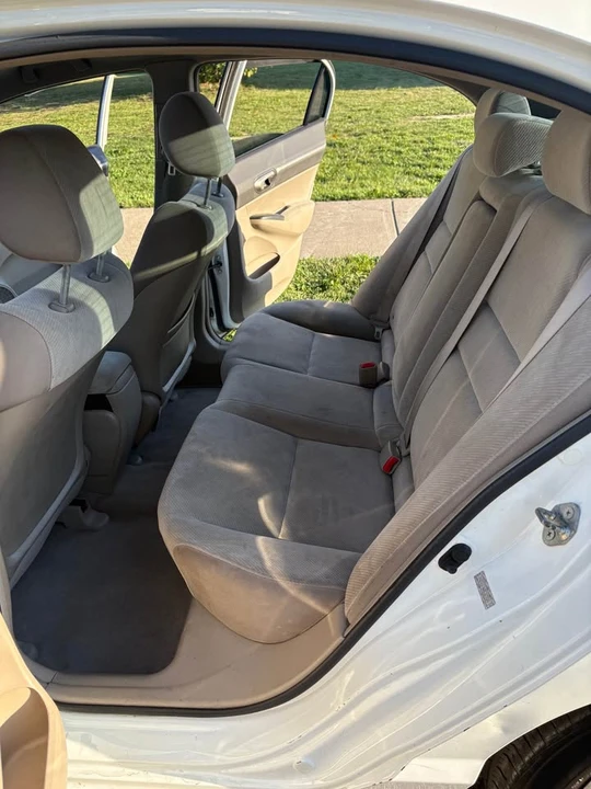 2010 Honda Civic 8th Gen - Image 13 of 17