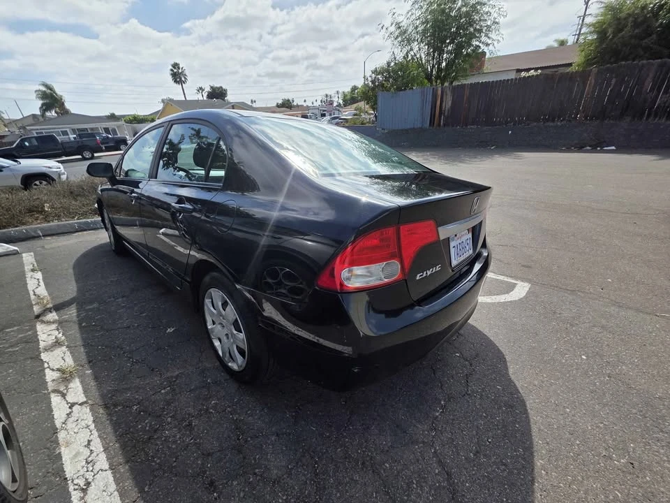 2010 Honda Civic 8th Gen - Image 6 of 9