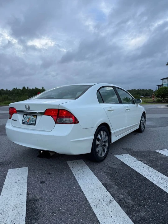 2010 Honda Civic 8th Gen - Image 8 of 9
