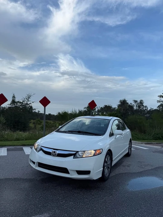 2010 Honda Civic 8th Gen - Image 4 of 9