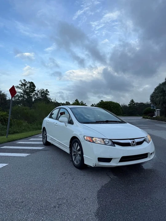 2010 Honda Civic 8th Gen - Image 5 of 9