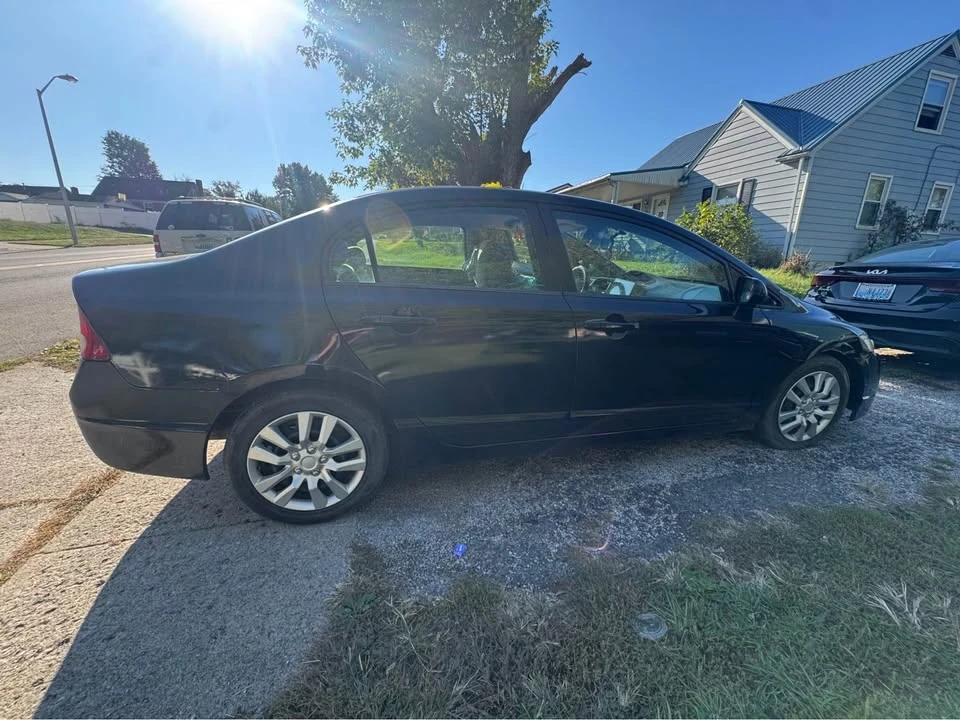 2010 Honda Civic 8th Gen - Image 3 of 9