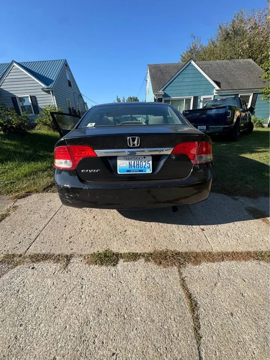 2010 Honda Civic 8th Gen - Image 4 of 9