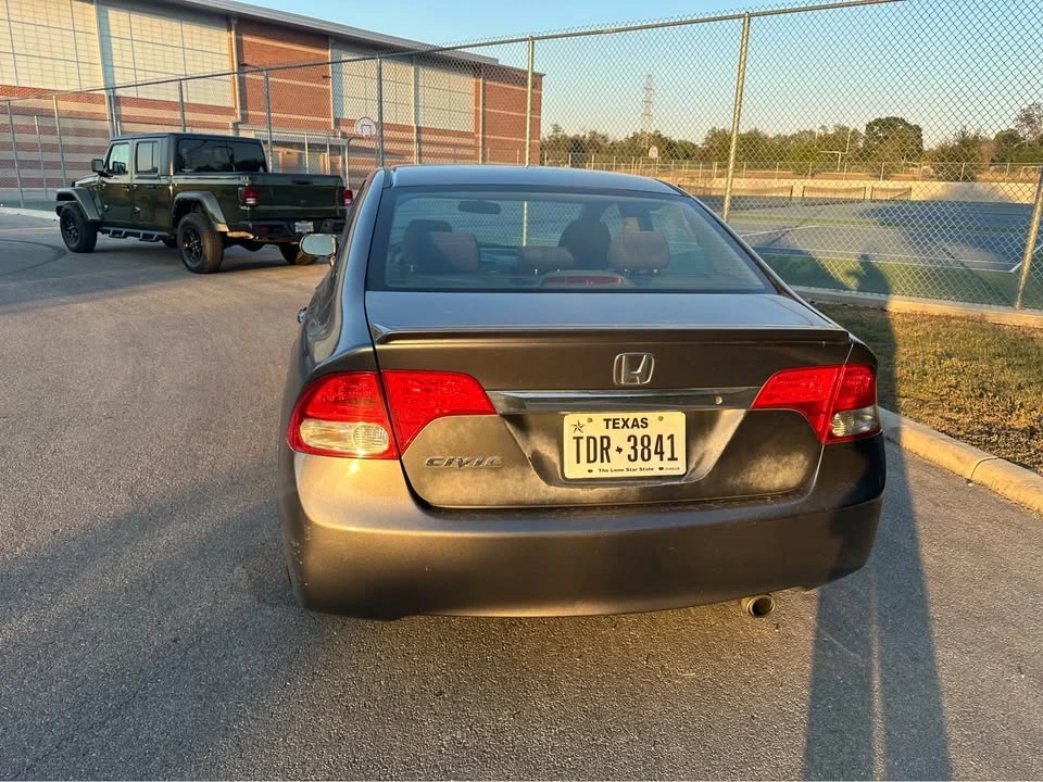 2010 Honda Civic 8th Gen - Image 6 of 11